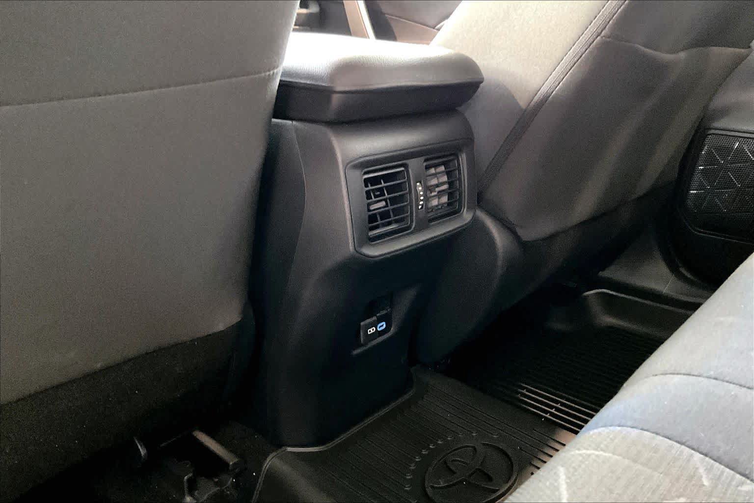 Used 2022 Toyota RAV4 XLE w/ Convenience Package FWD image 33