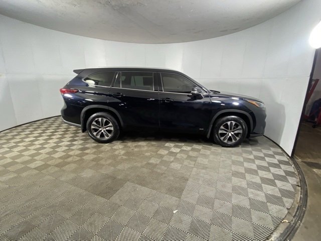 Used 2022 Toyota Highlander XLE image 4