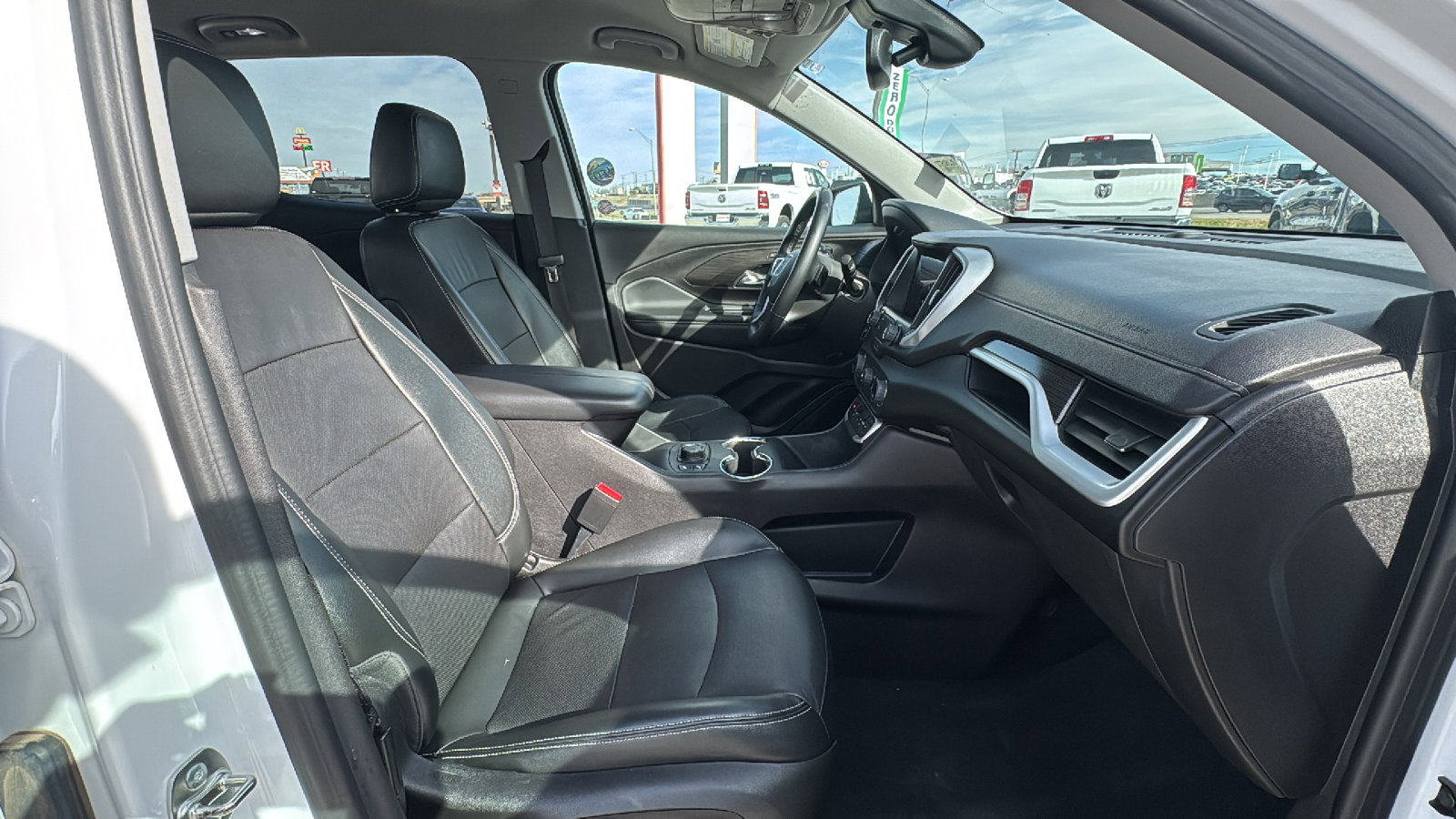 Used 2024 GMC Terrain SLT image 26