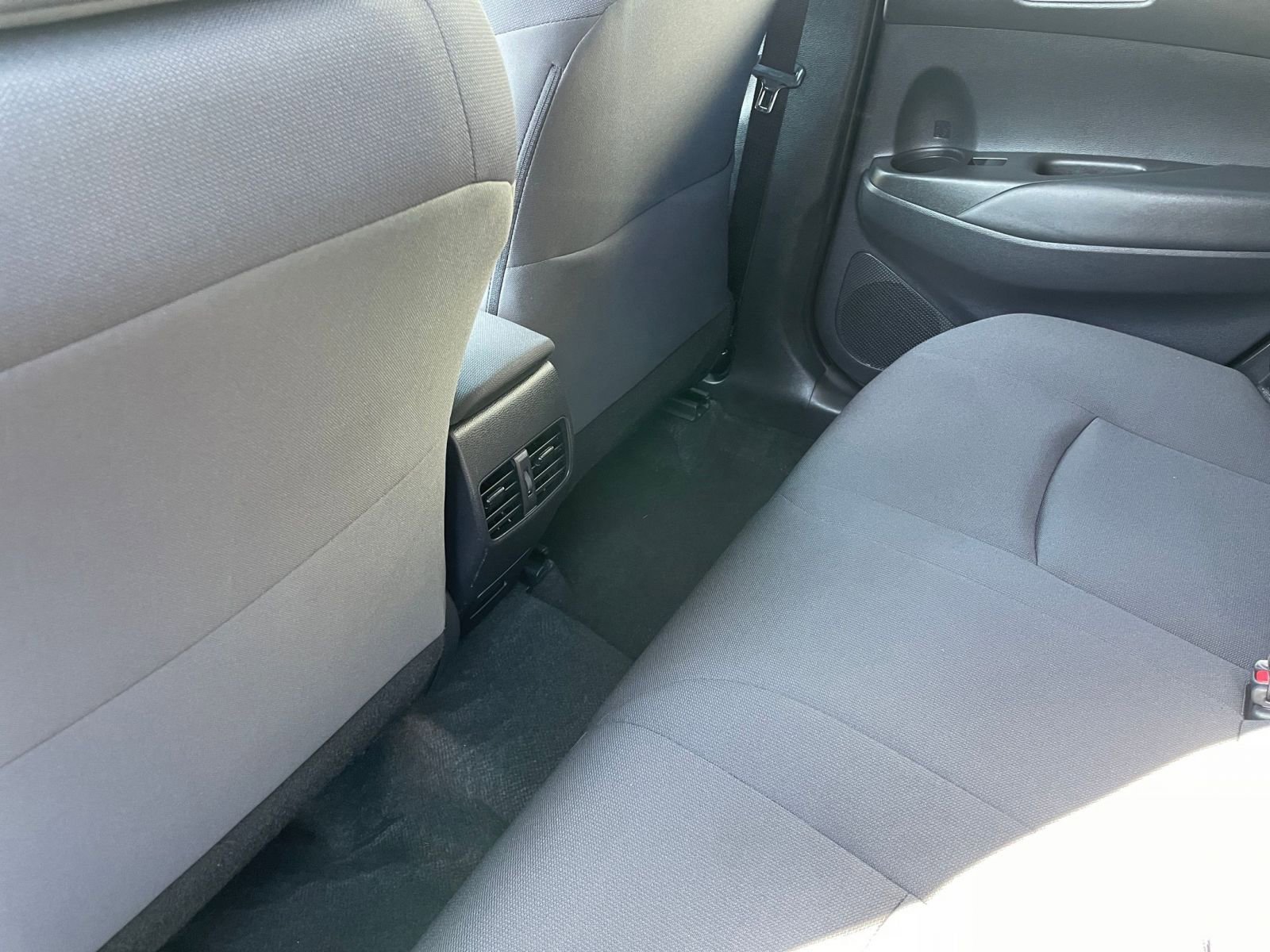 Used 2025 Toyota Corolla Cross LE image 24