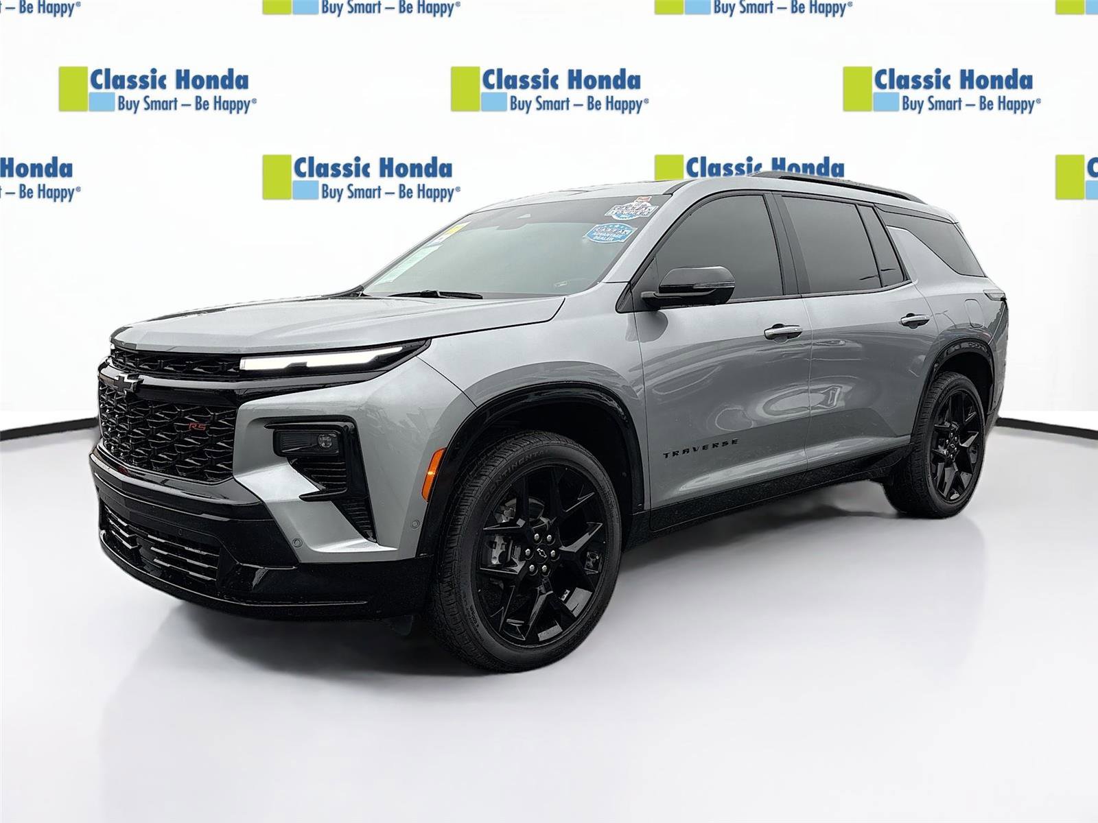 Used 2024 Chevrolet Traverse RS image 3