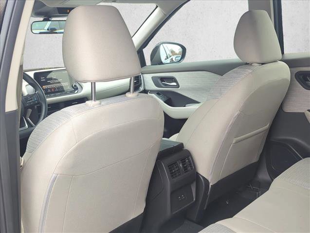 Used 2023 Nissan Rogue SV image 19