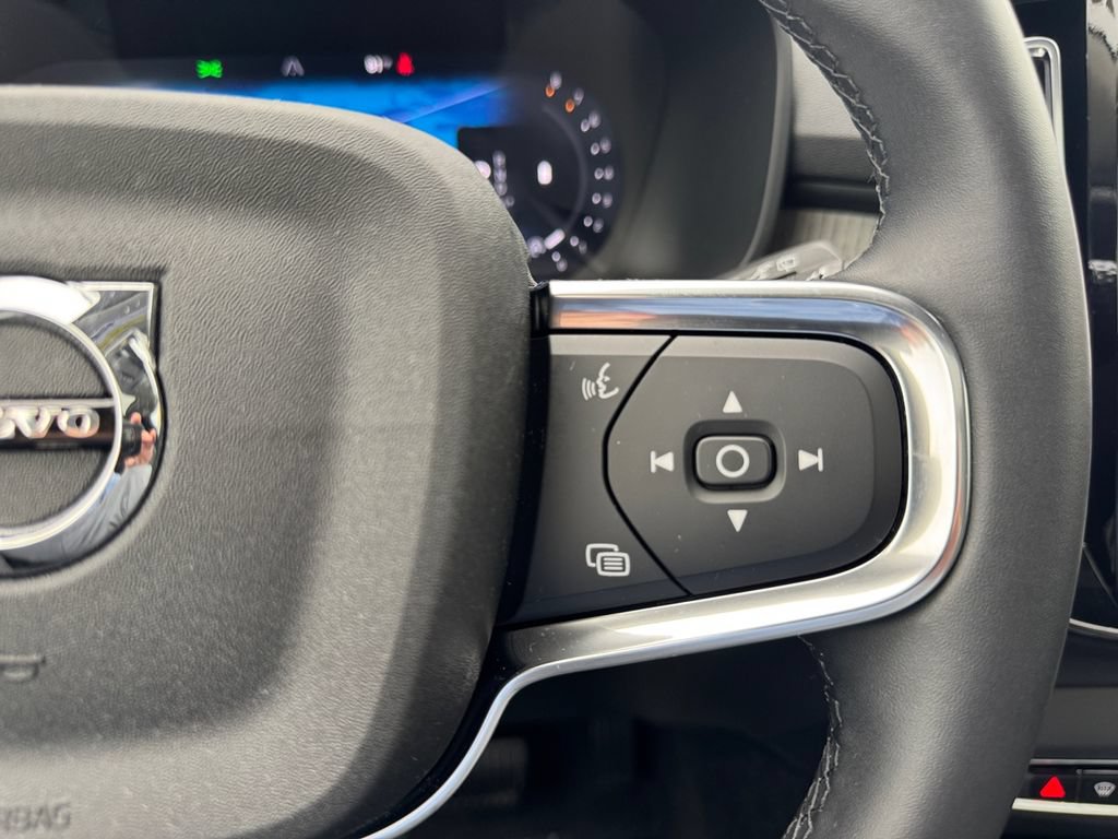 Certified 2026 Volvo XC40 B5 Plus AWD/4WD image 18