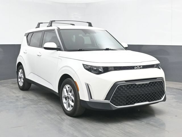 Used 2024 Kia Soul LX w/ Option Group 015 FWD image 2