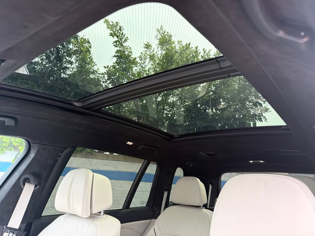 Used 2023 BMW ALPINA XB7 AWD/4WD image 11