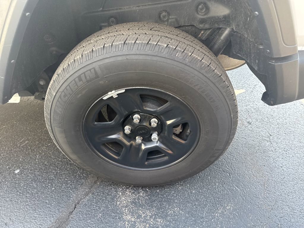 Used 2023 Jeep Wrangler Unlimited Sport AWD/4WD image 7