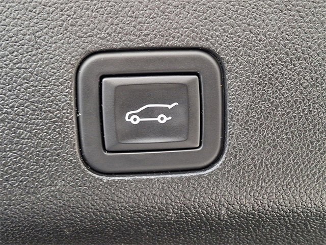 Used 2023 Chevrolet Suburban High Country image 31