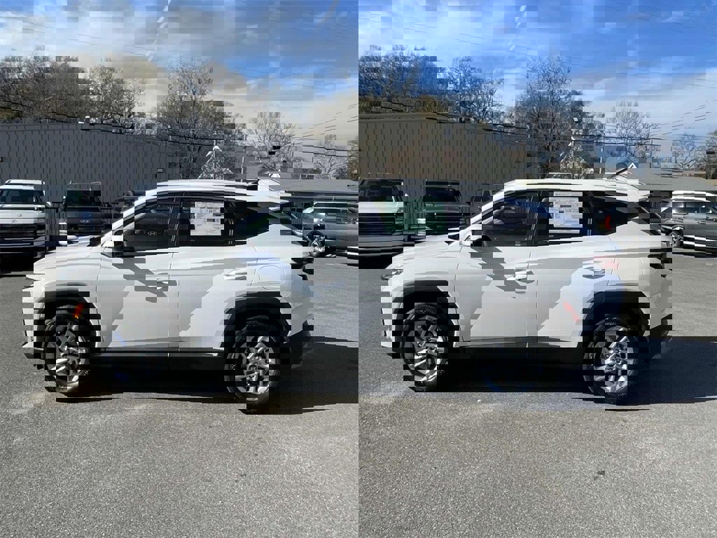 New 2026 Hyundai Tucson SE image 2