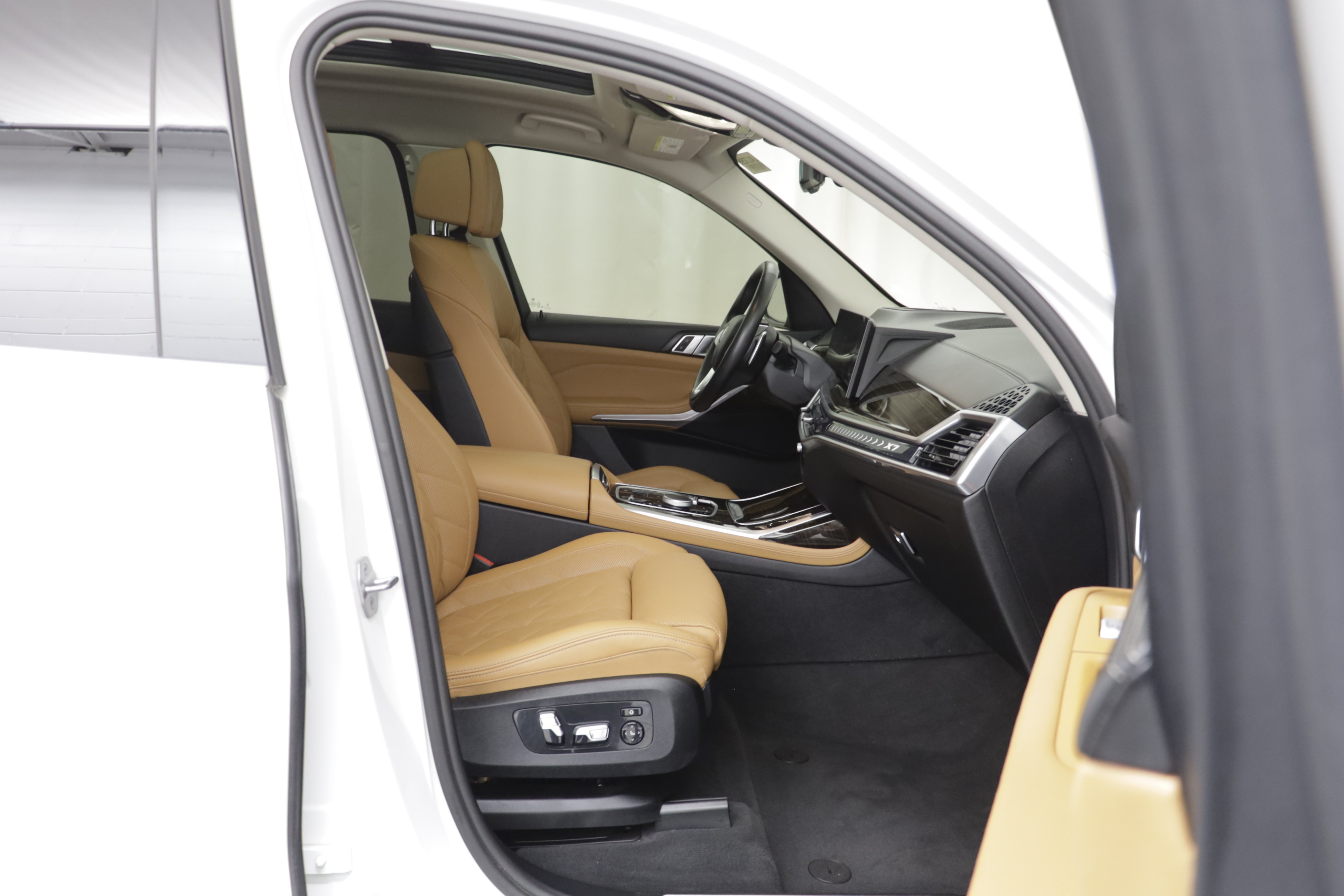 Used 2024 BMW X7 xDrive40i w/ Climate Comfort Package AWD/4WD image 18