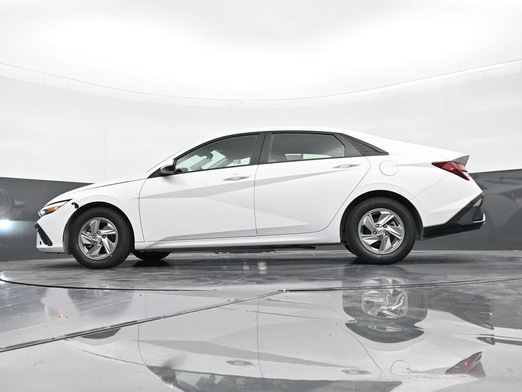 Used 2024 Hyundai Elantra SE FWD image 21