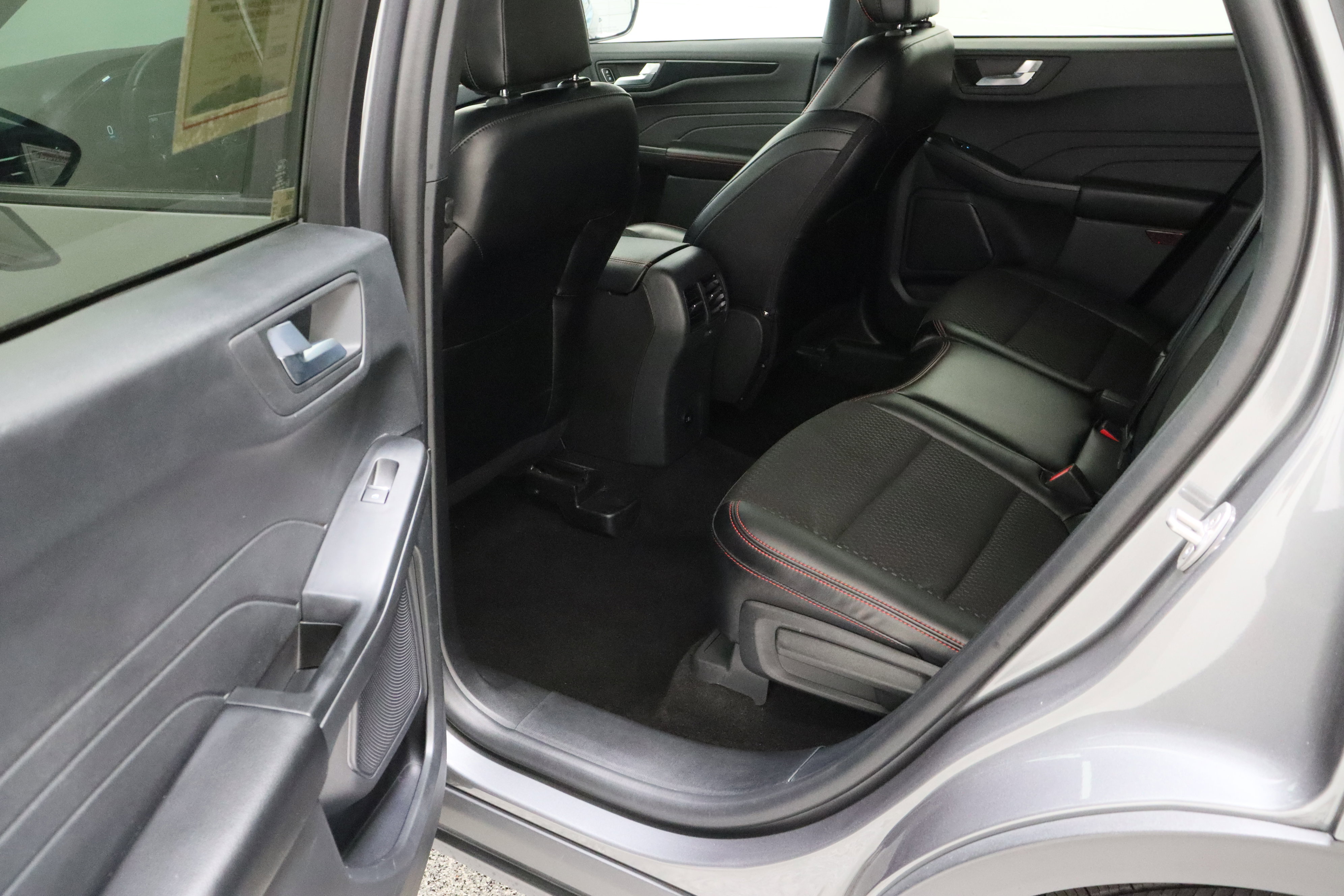 Used 2025 Ford Escape ST-Line w/ Equipment Group 301A FWD image 27