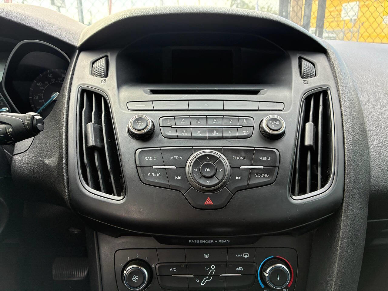 Used 2016 Ford Focus SE w/ SE Sport Package image 14