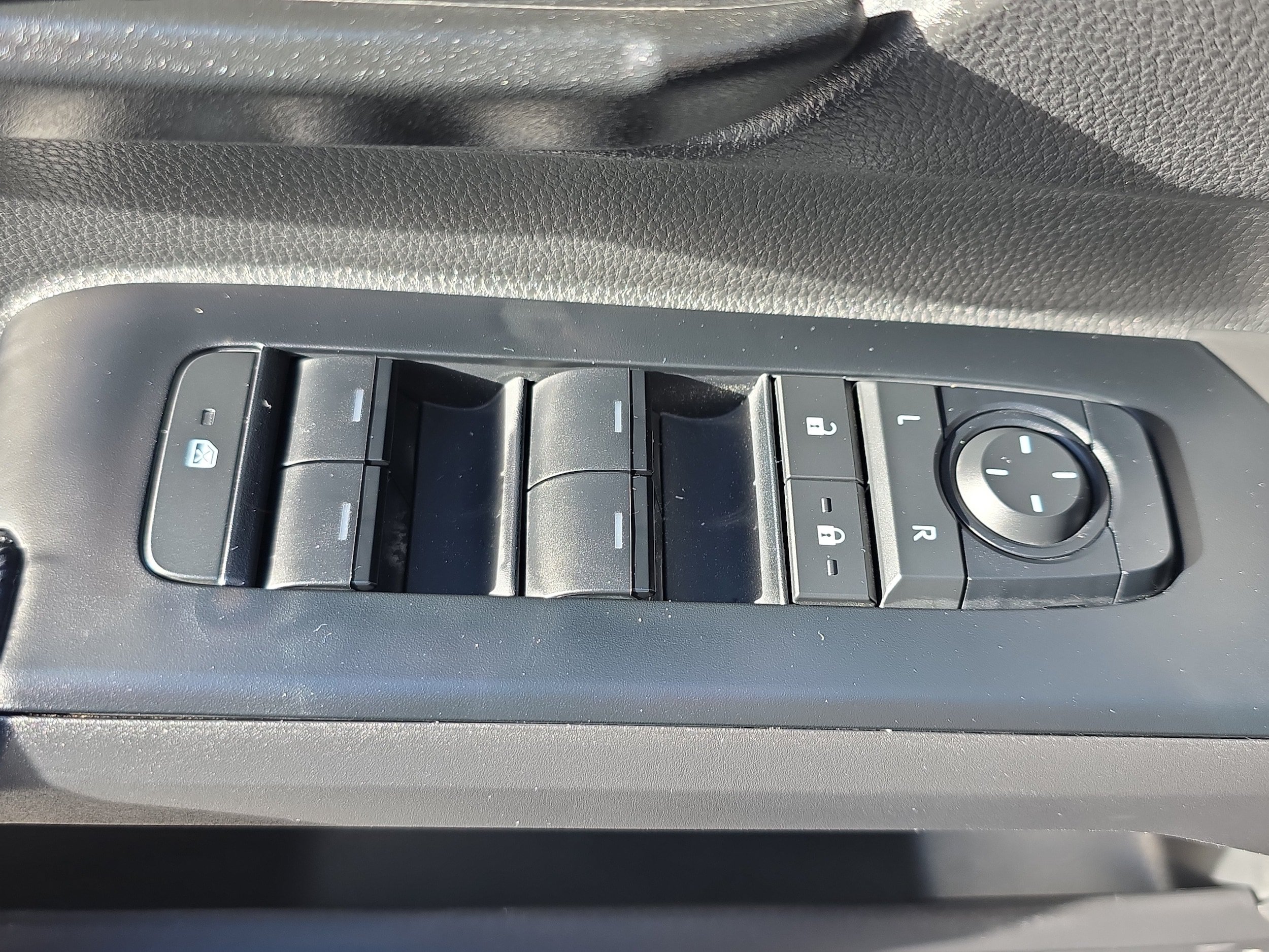 Used 2026 Toyota Tacoma SR5 AWD/4WD image 25