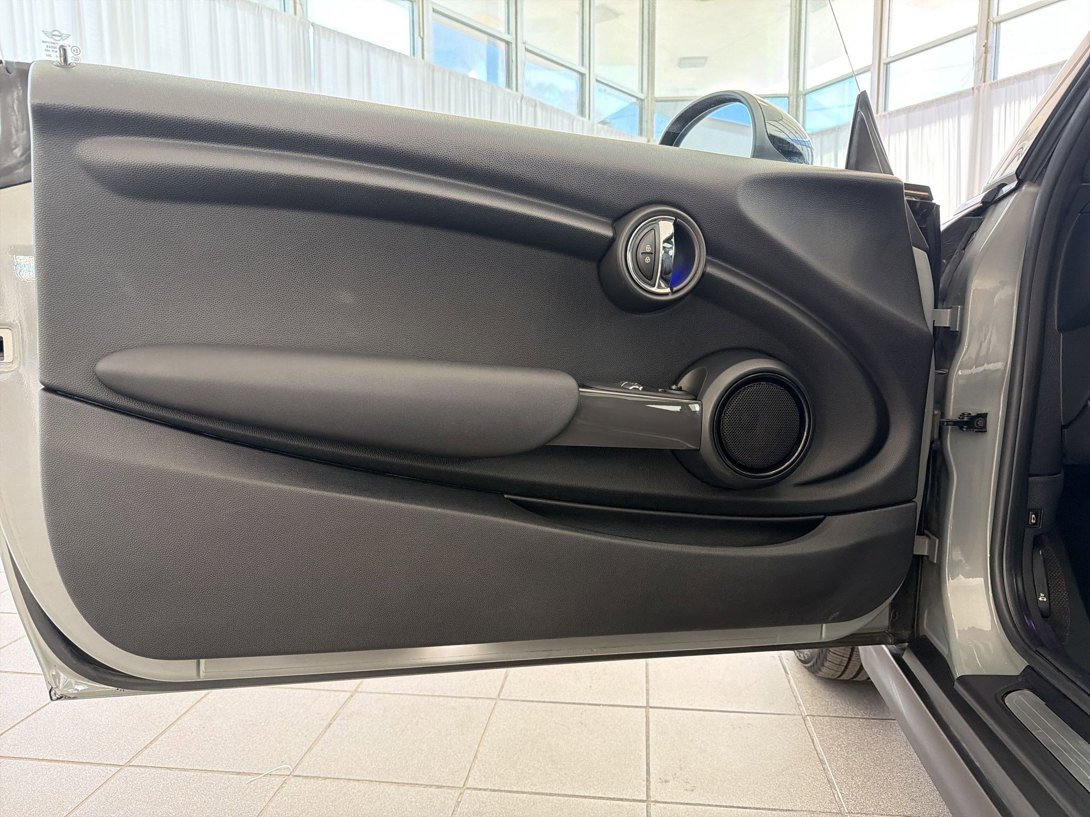 Used 2016 MINI Cooper 2-Door Hardtop FWD image 19