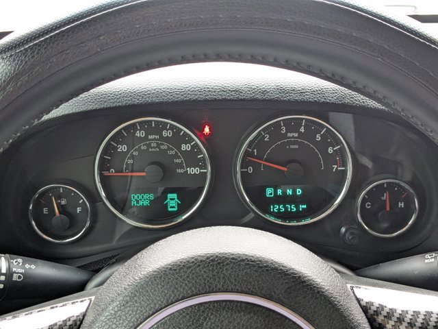 Used 2014 Jeep Wrangler Unlimited Sahara w/ Max Tow Package AWD/4WD image 10