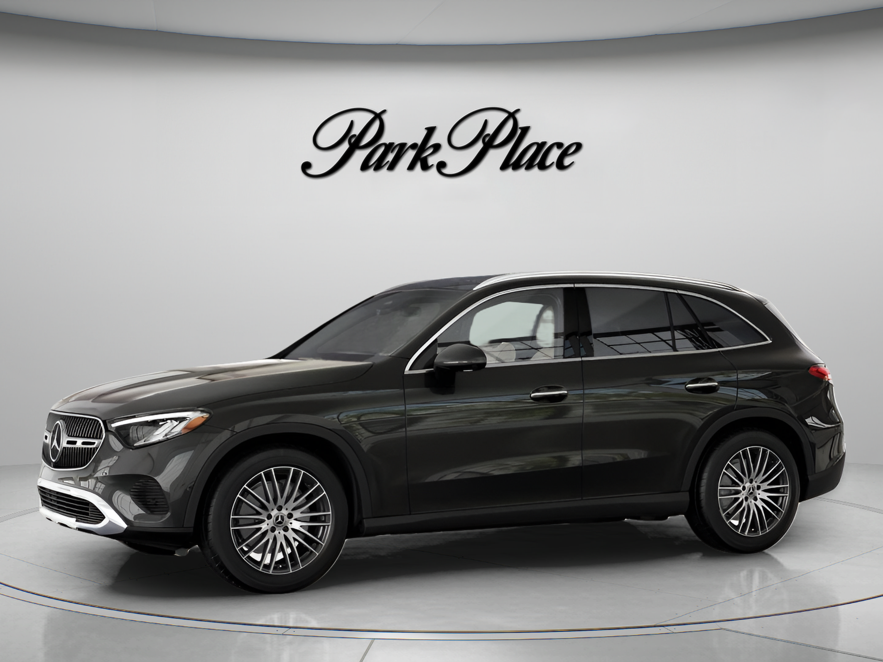 Used 2026 Mercedes-Benz GLC 300 4MATIC image 4