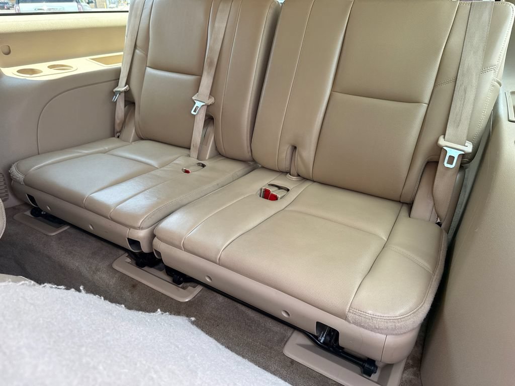 Used 2013 Chevrolet Suburban LTZ RWD image 19
