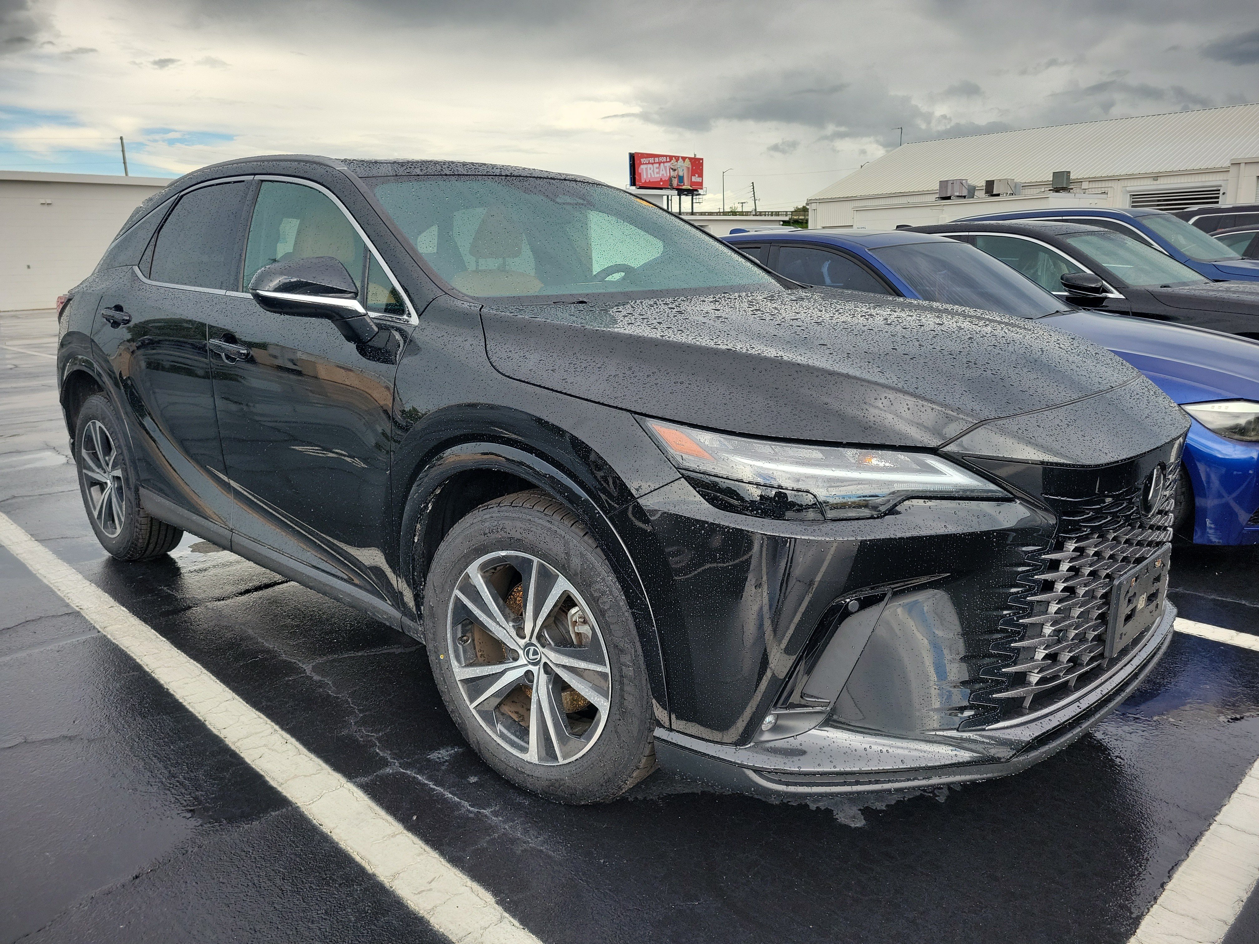 Used 2023 Lexus RX 350 Premium w/ Accessory Package AWD/4WD image 2