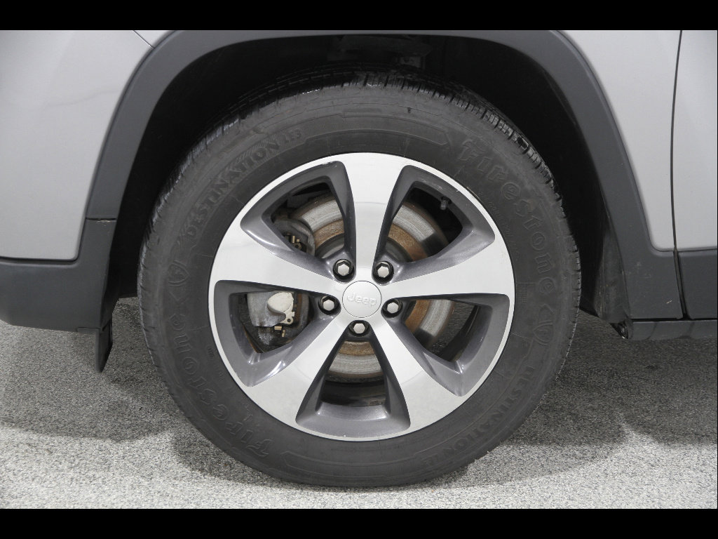 Used 2019 Jeep Cherokee Limited AWD/4WD image 21