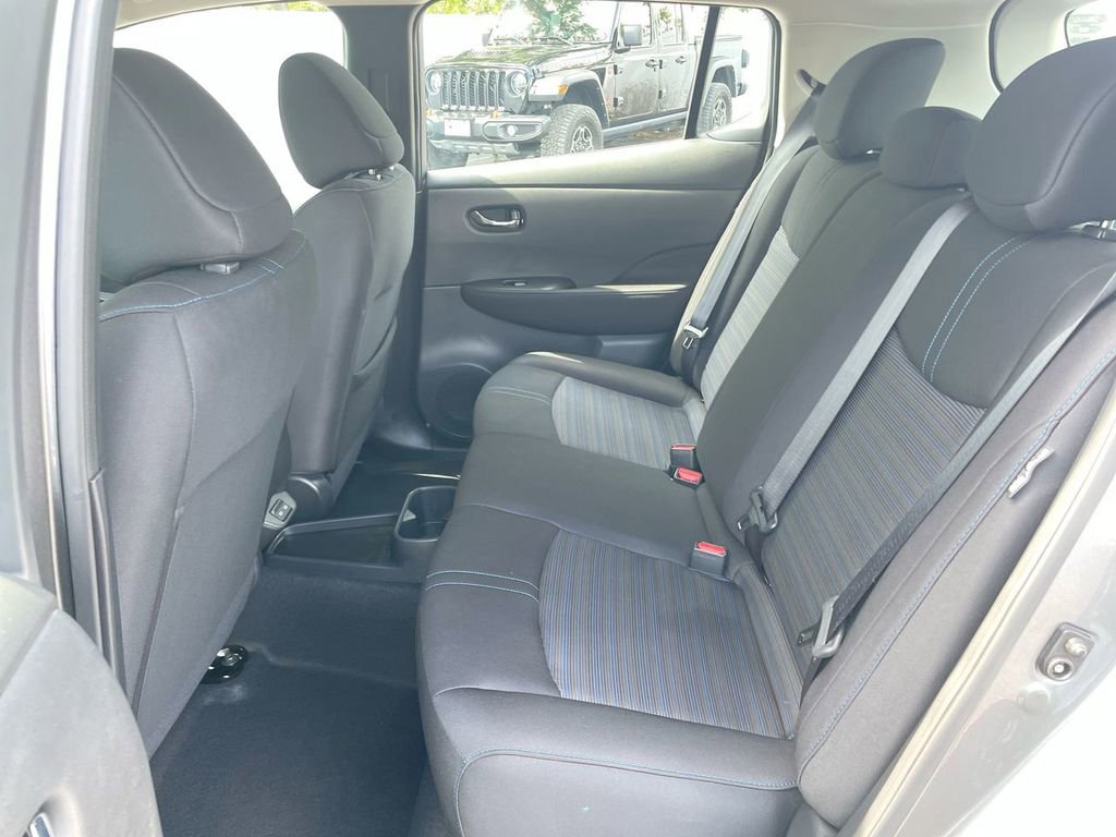 Used 2025 Nissan Leaf S image 31