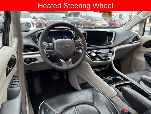 Used 2023 Chrysler Pacifica Limited FWD image 12