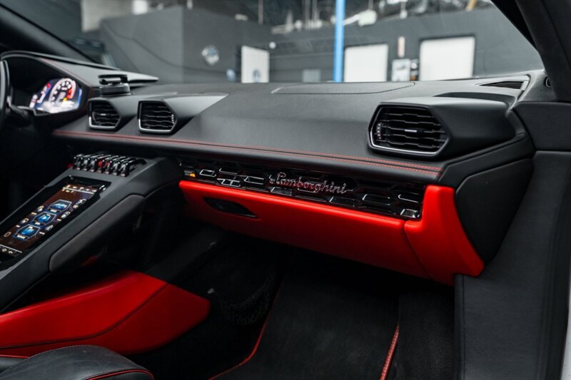 Used 2021 Lamborghini Huracan EVO RWD image 38
