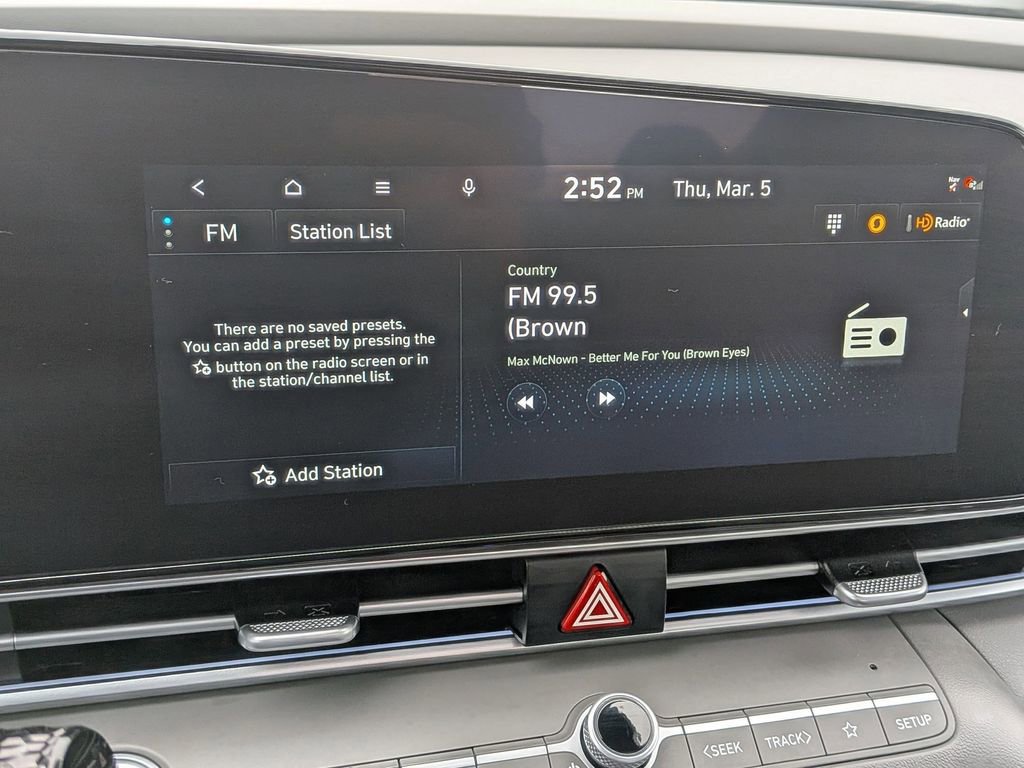 Used 2025 Hyundai Elantra SEL FWD image 16