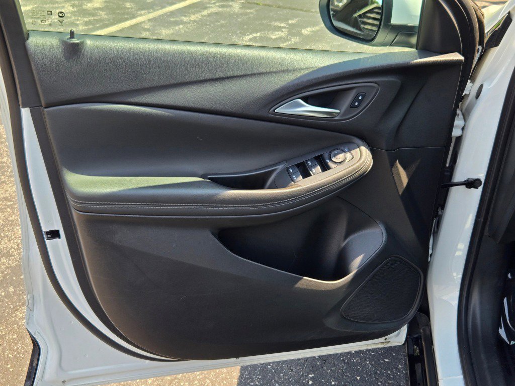 Used 2024 Buick Encore GX Sport Touring image 17