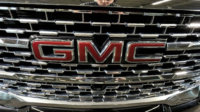 Used 2023 GMC Acadia Denali w/ Black Diamond Edition AWD/4WD image 9