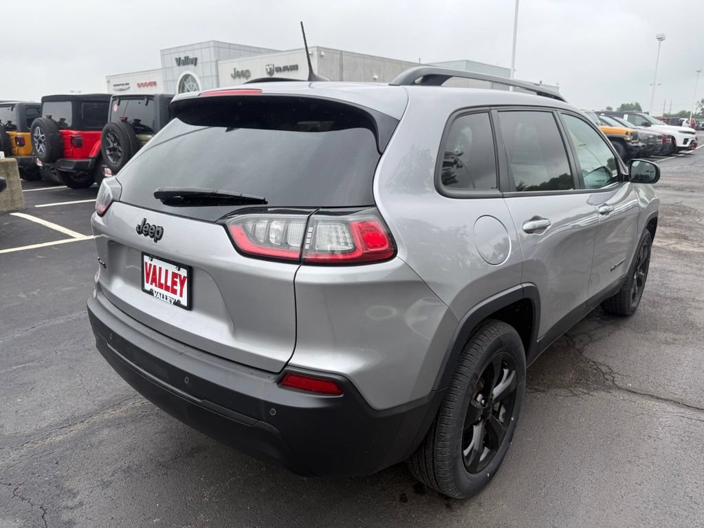 Used 2021 Jeep Cherokee Latitude Plus AWD/4WD image 3