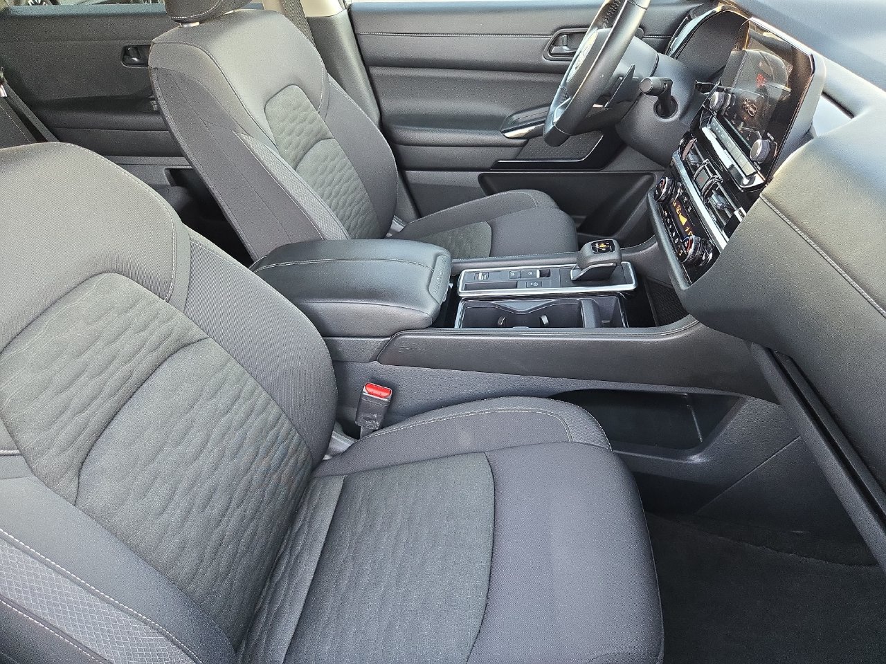 Certified 2025 Nissan Pathfinder SV FWD image 10