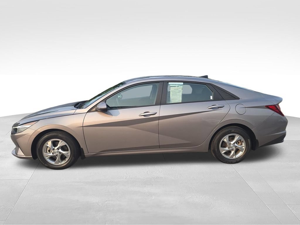 Used 2023 Hyundai Elantra SE FWD image 2