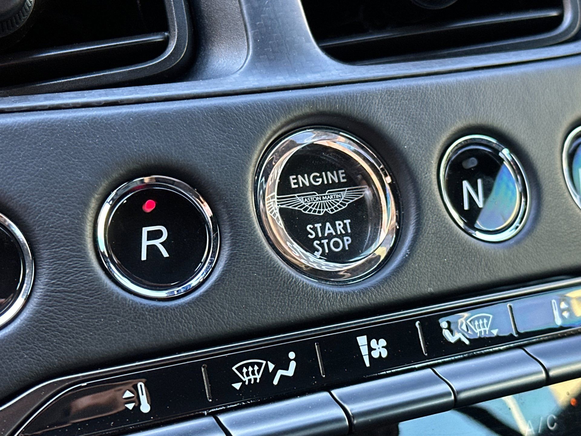 Used 2019 Aston Martin DBS Superleggera image 25