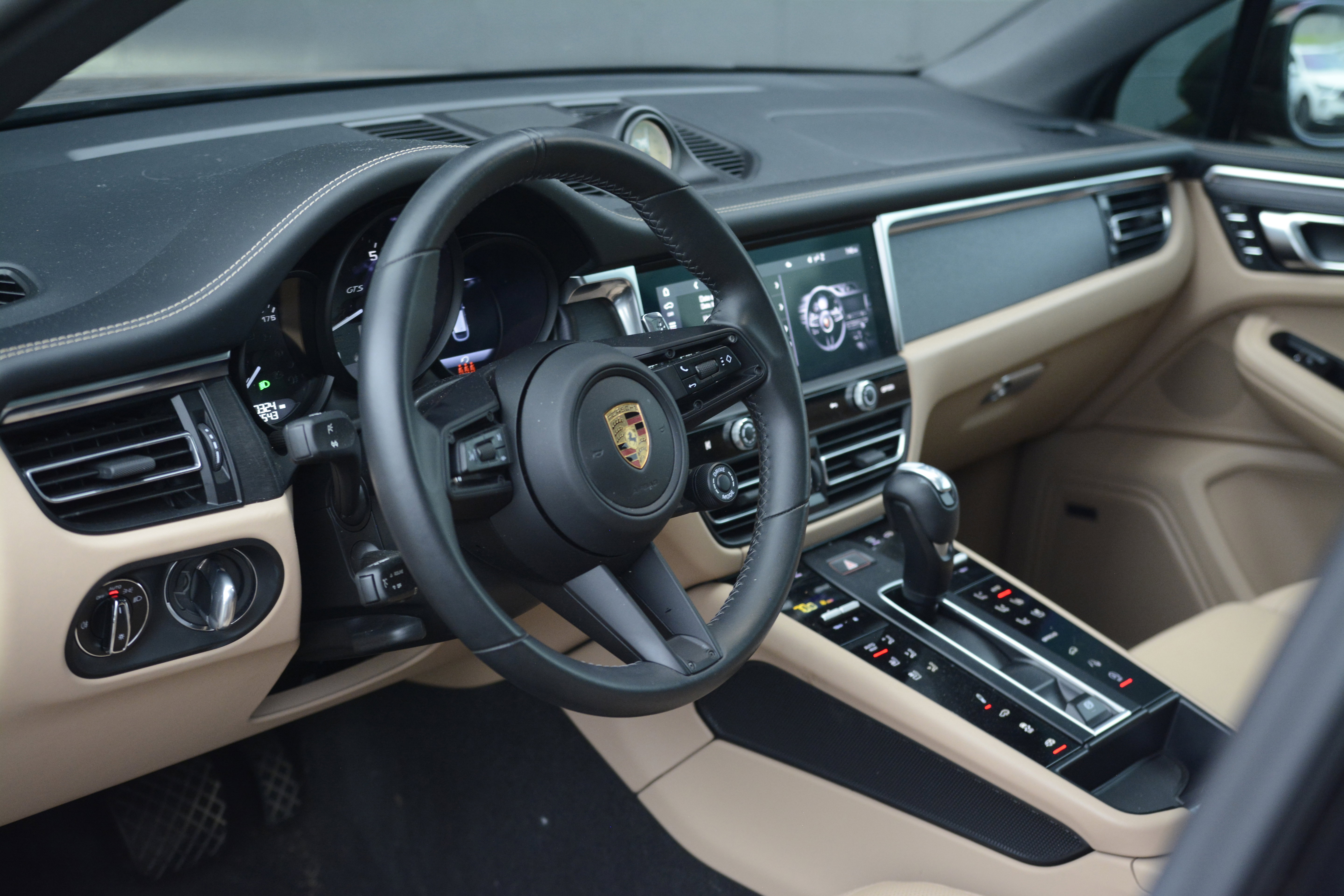 Certified 2023 Porsche Macan GTS AWD/4WD image 4