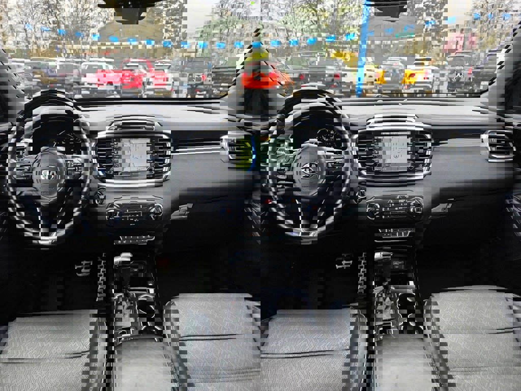 Used 2017 Kia Sorento SX image 8