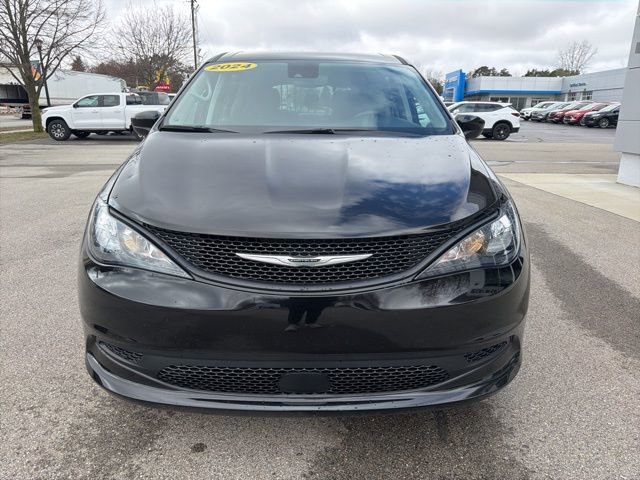 Used 2024 Chrysler Voyager LX image 8