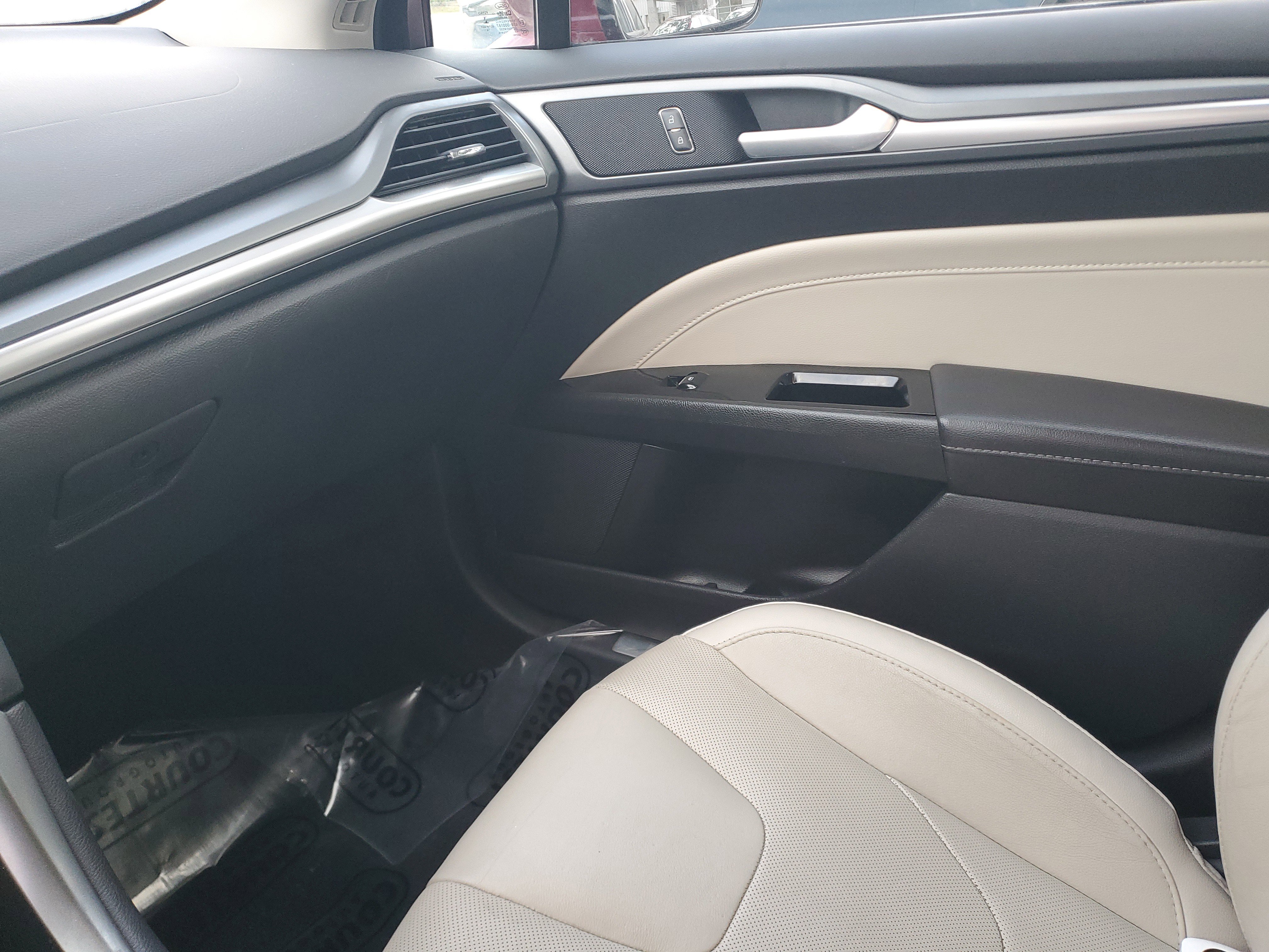 Used 2015 Ford Fusion Energi Titanium w/ Driver Assist Package image 26