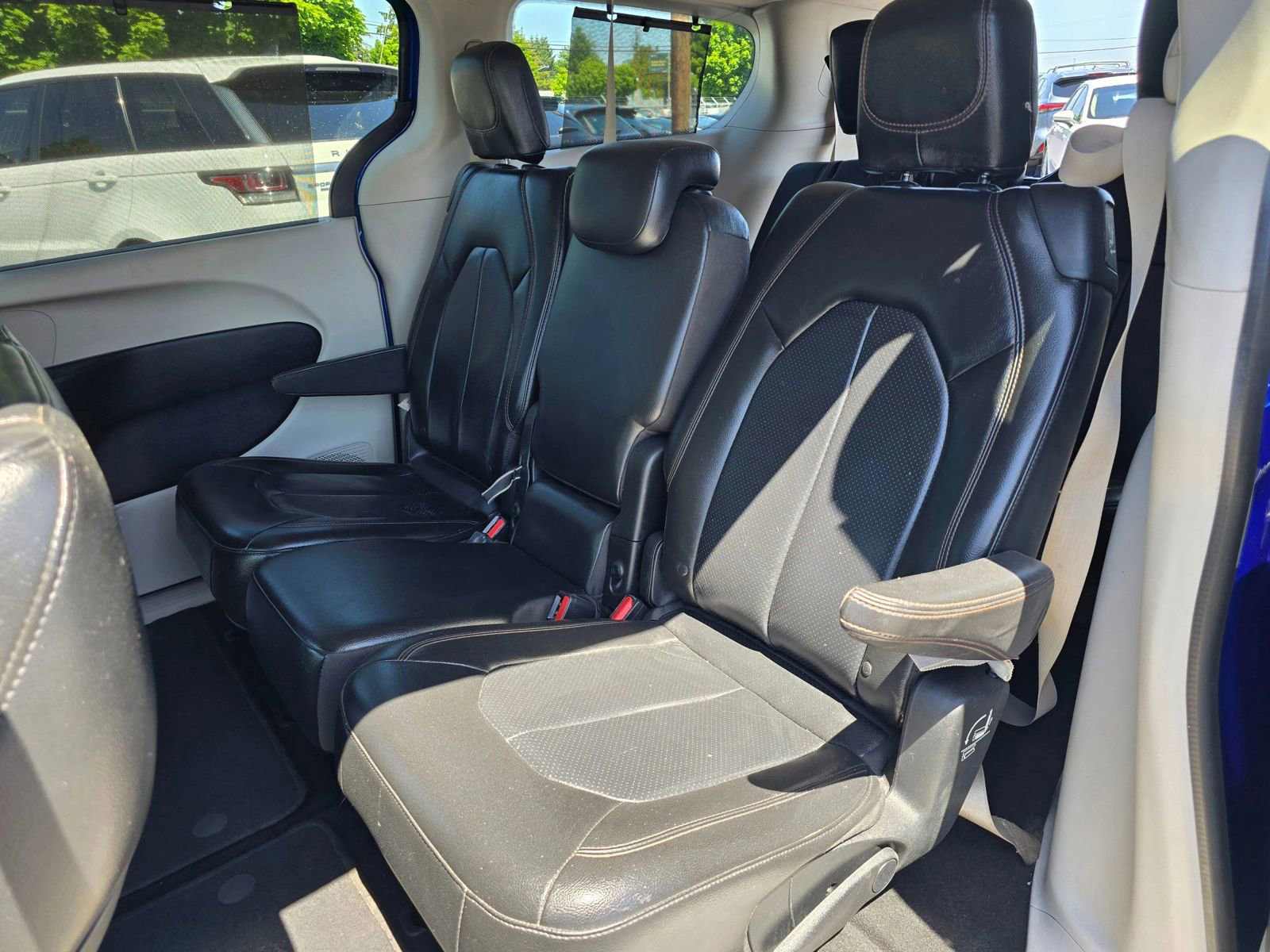 Used 2018 Chrysler Pacifica Touring-L FWD image 19