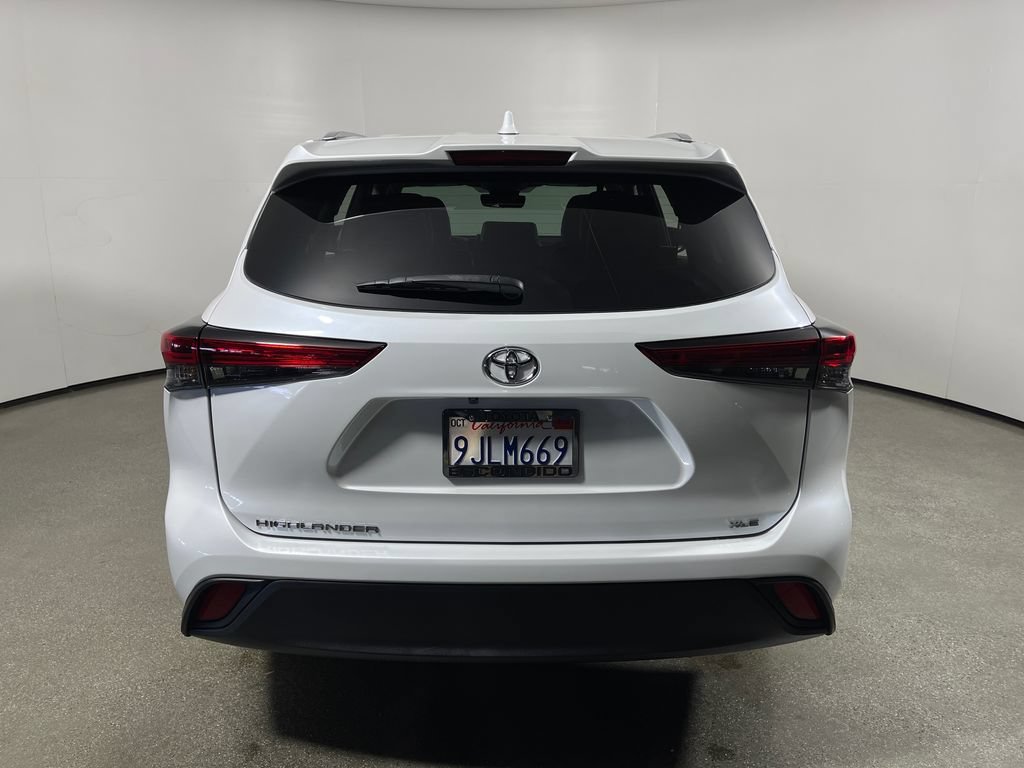 Used 2023 Toyota Highlander XLE FWD image 4