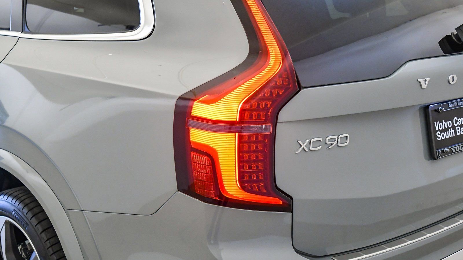 Certified 2025 Volvo XC90 B6 Core w/ Protection Package Premier image 11