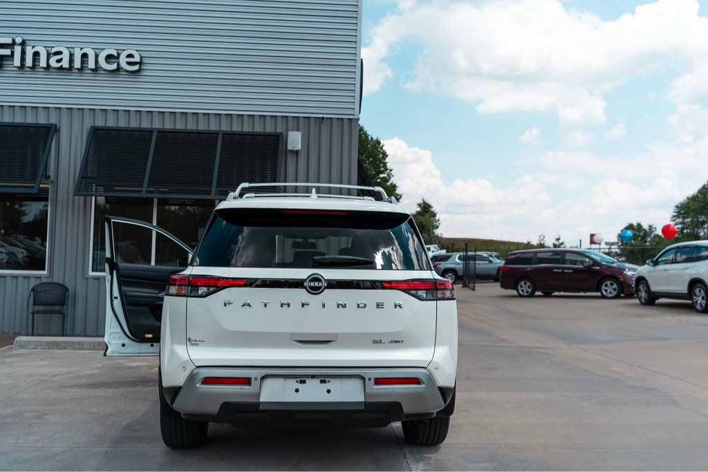 Used 2022 Nissan Pathfinder SL AWD/4WD image 6
