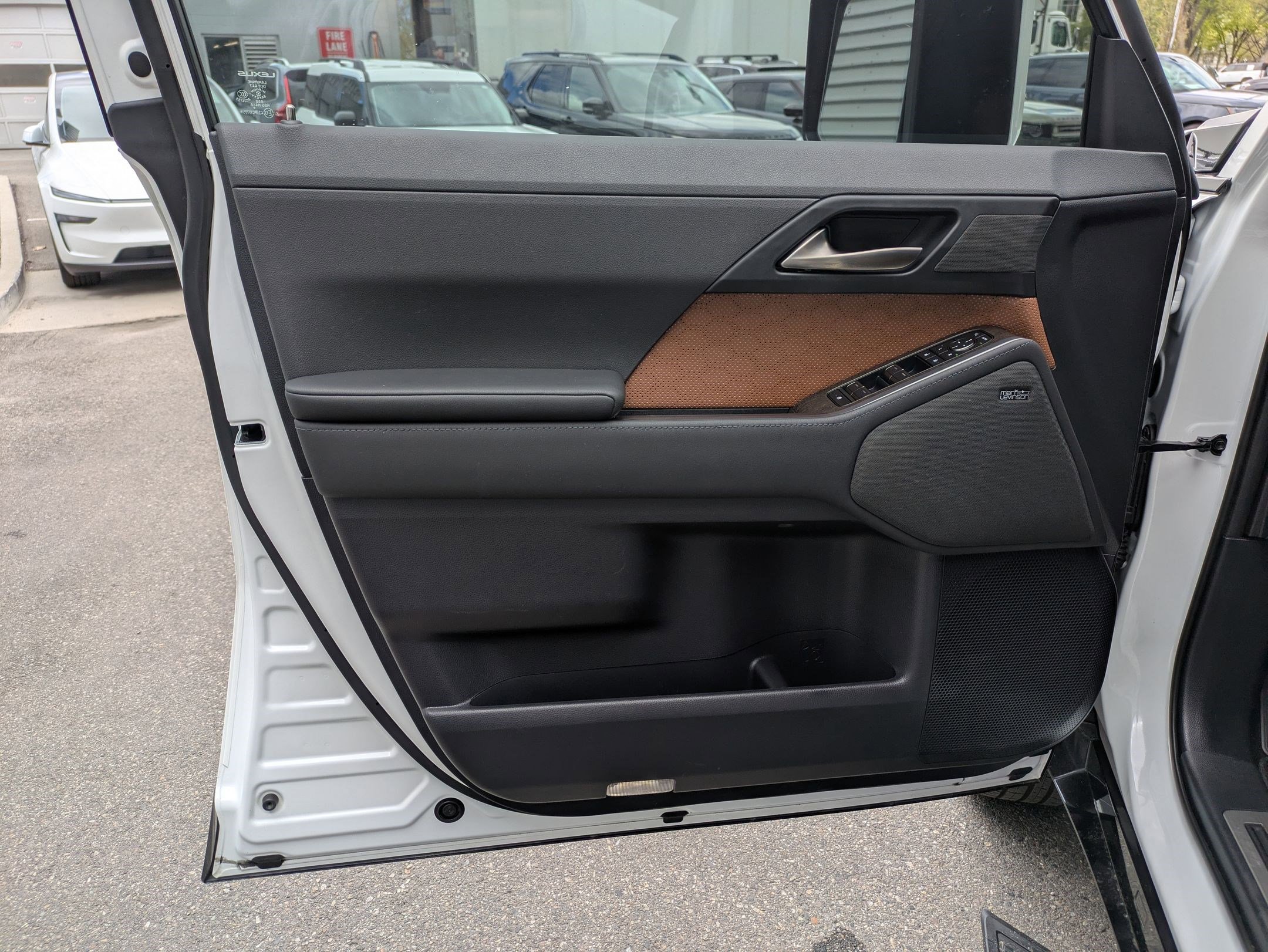 Used 2024 Lexus GX 550 w/ Accessory Package (Z1) image 12