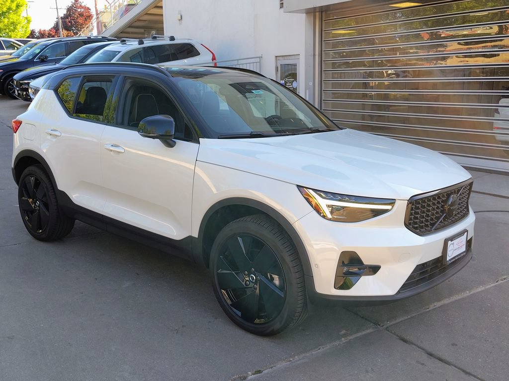 New 2026 Volvo XC40 B5 Ultra w/ Climate Package AWD/4WD image 4