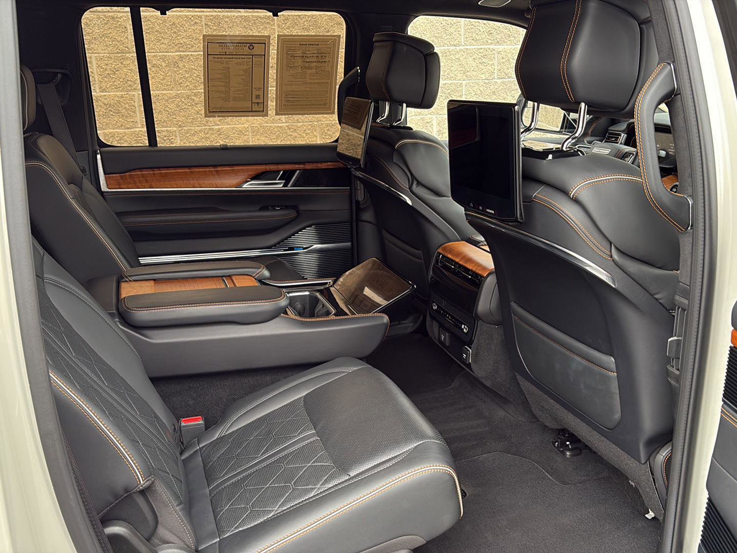 Used 2022 Jeep Grand Wagoneer Series III w/ Rear Seat Video Group 1 AWD/4WD image 26
