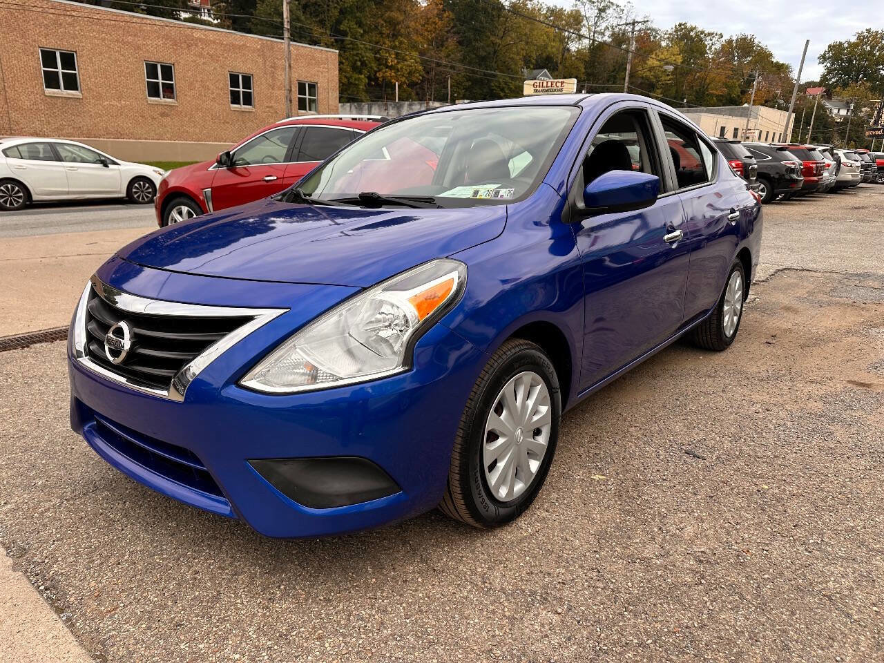 Used 2015 Nissan Versa SV image 2