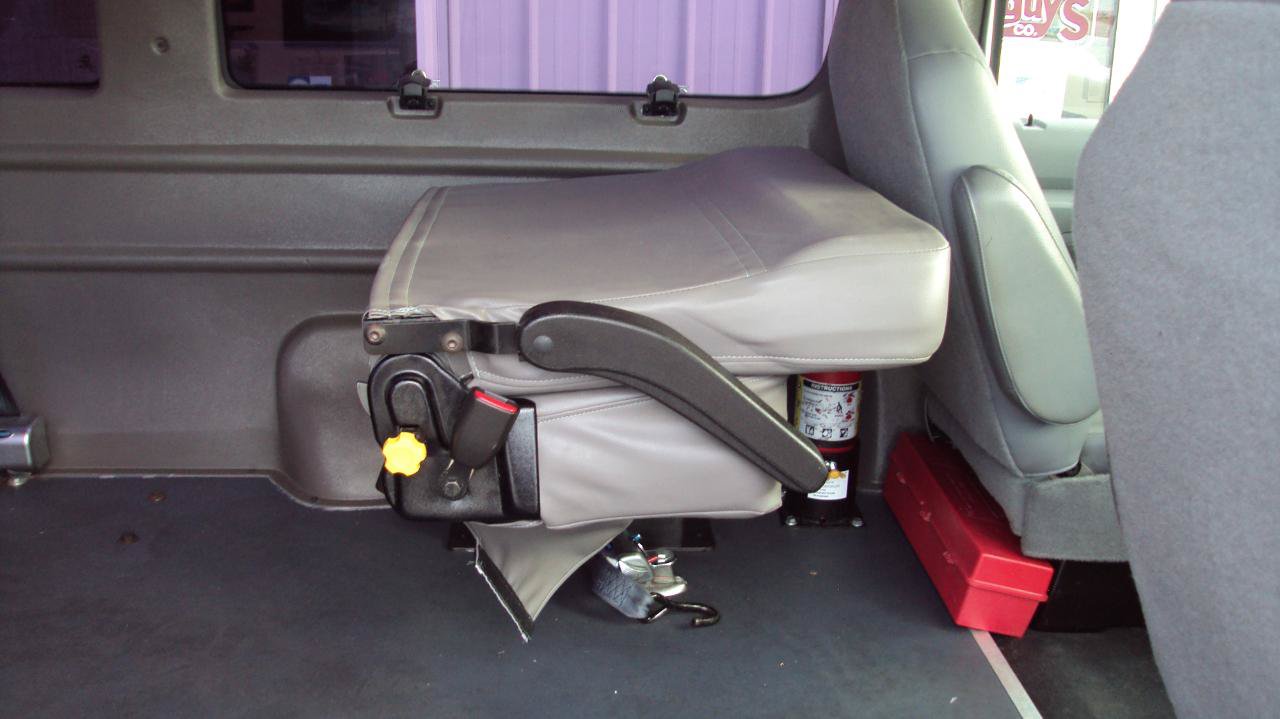 Used 2014 Ford E-250 and Econoline 250 Extended w/ Power Group RWD image 22