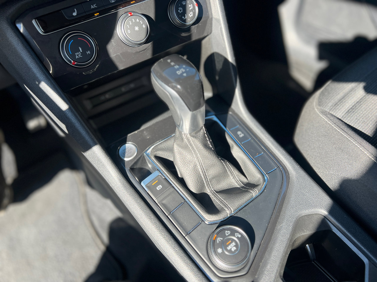 Used 2022 Volkswagen Tiguan S image 30