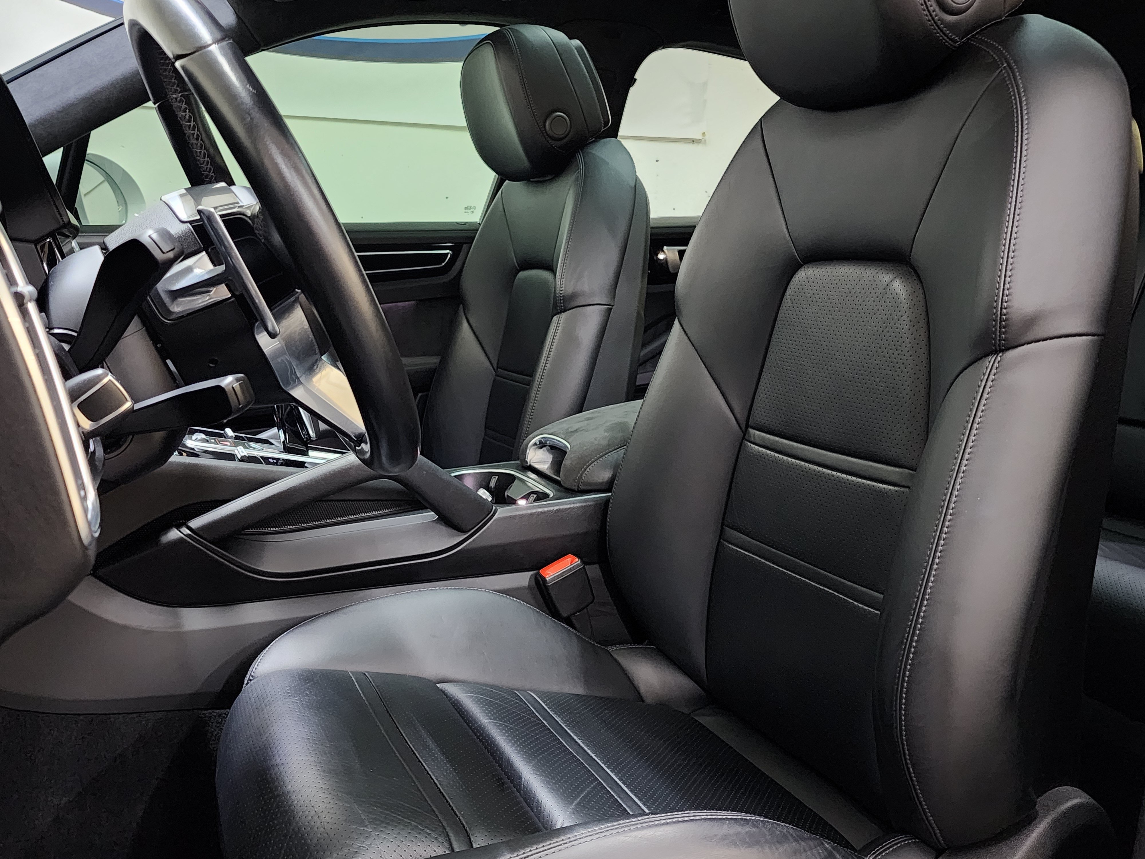 Used 2021 Porsche Cayenne GTS AWD/4WD image 15