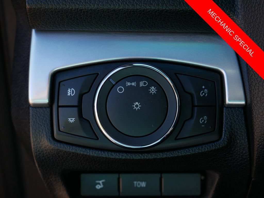 Used 2017 Ford Explorer XLT w/ Equipment Group 202A AWD/4WD image 16