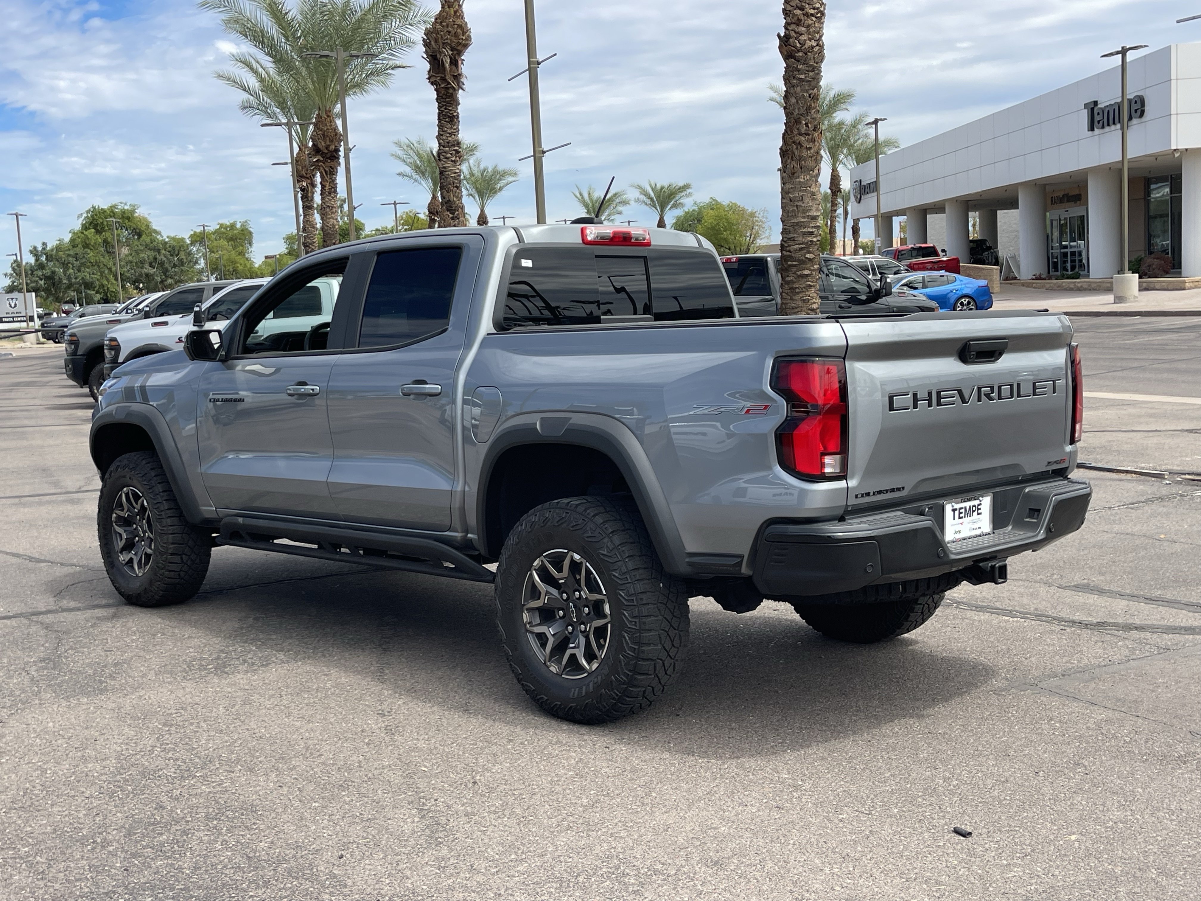 Used 2025 Chevrolet Colorado ZR2 w/ Technology Package AWD/4WD image 4